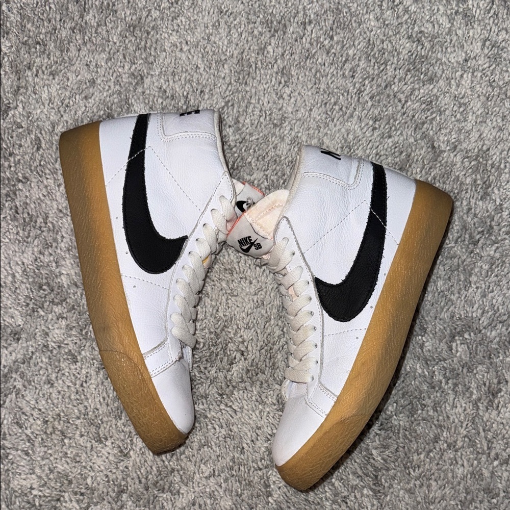 Nike SB White and Black High-Tops with Gum Soles basketball youth unisex size 5 - Picture 4 of 9